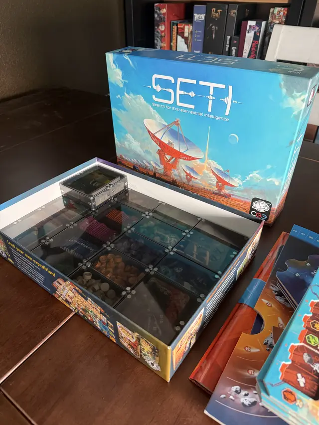 SETI: Search for Extraterrestrial Intelligence organized in a Piece Keepers tray
